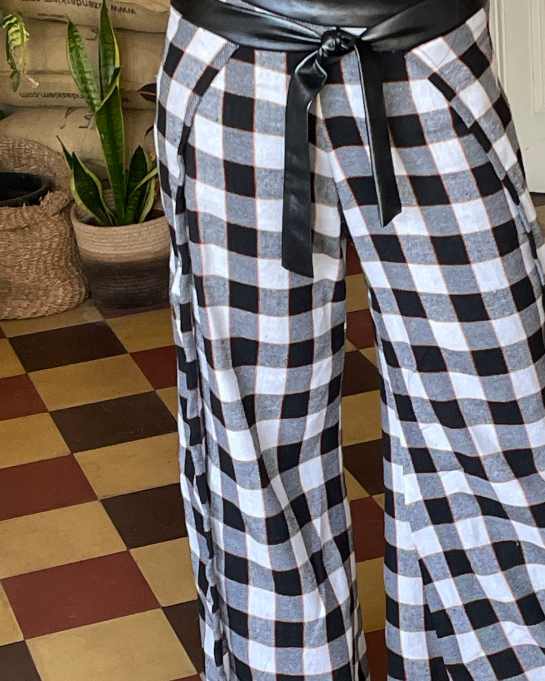 CALÇA XADREZ ( PRETA E BRANCO)
