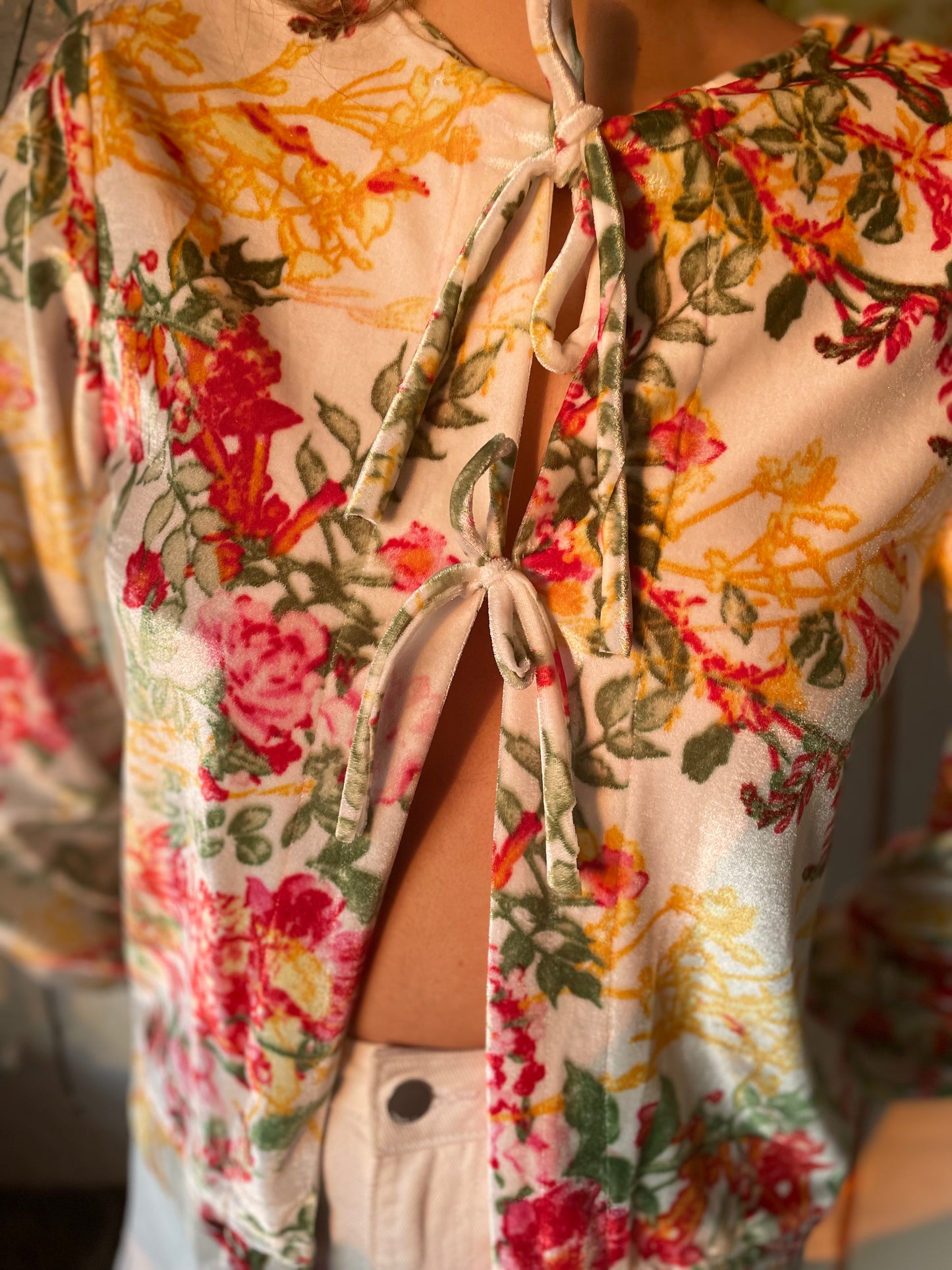 BLUSA VELUDO FLORES