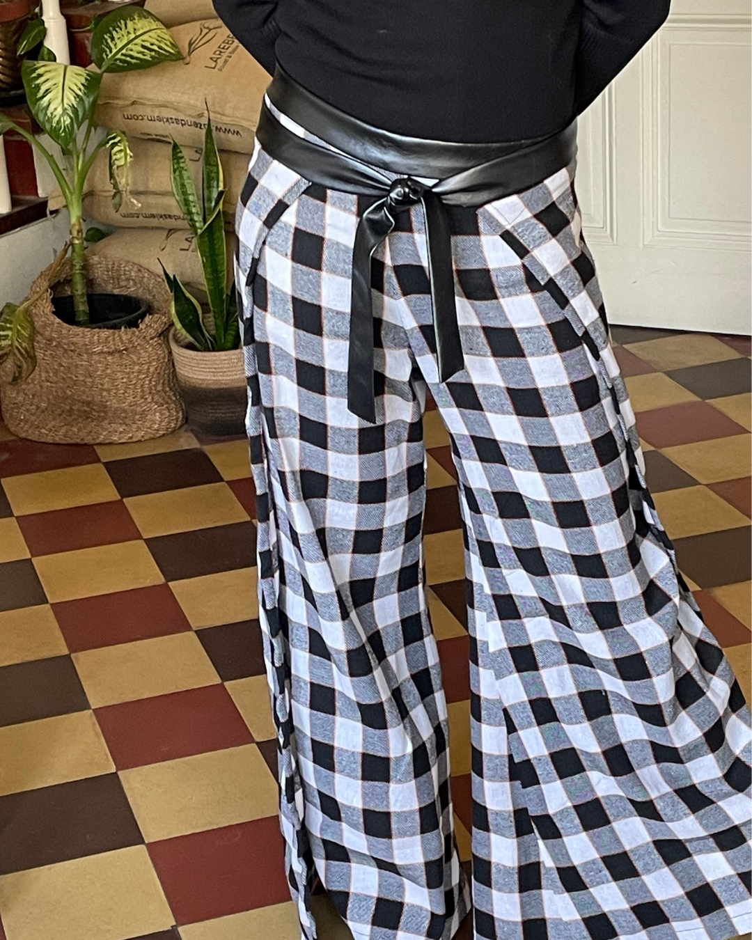 CALÇA XADREZ ( PRETA E BRANCO)